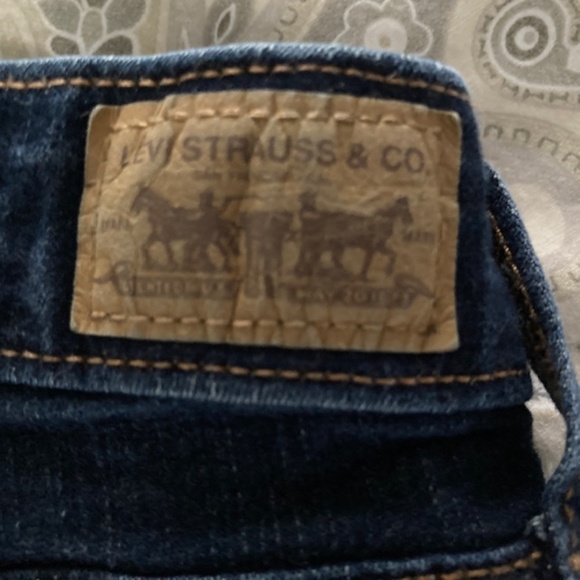 LEVI"S Perfectly Shaping Straight 512 Jeans - Picture 3 of 6